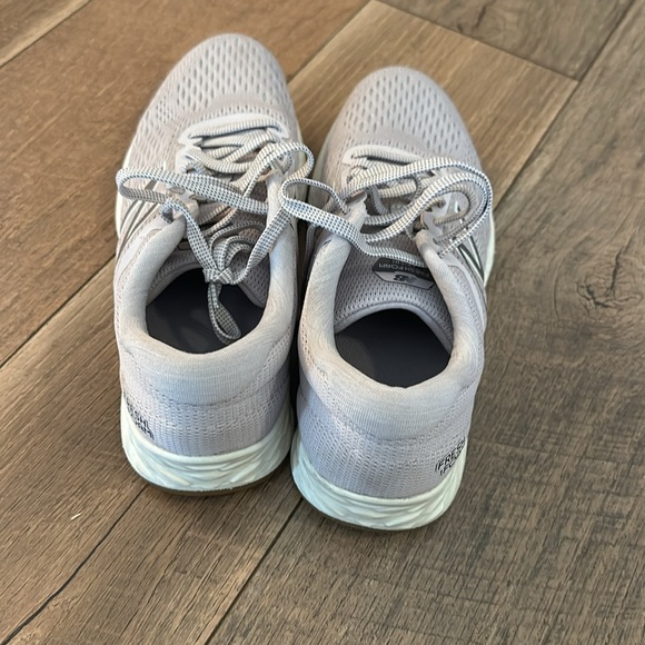 New Balance Fresh Foam - Picture 3 of 5
